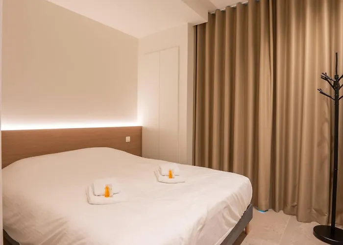 Sensational Brand New Duplex For 4 Apartment *