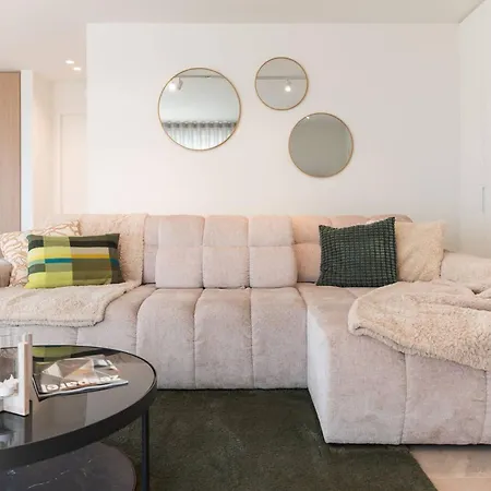 Sensational Brand New Duplex For 4 公寓 *